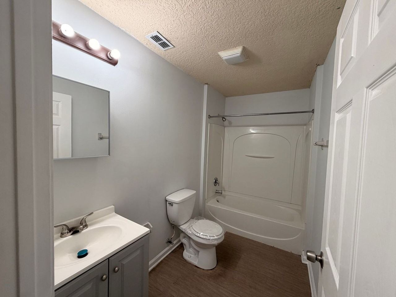 8225 Eaton Ave - Photo 4 of 10