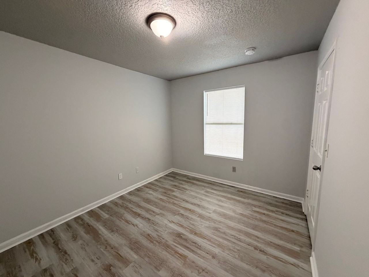 8225 Eaton Ave - Photo 6 of 10