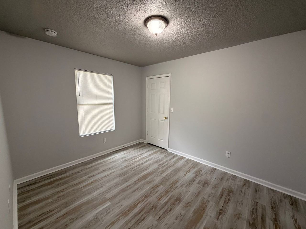 8225 Eaton Ave - Photo 7 of 10