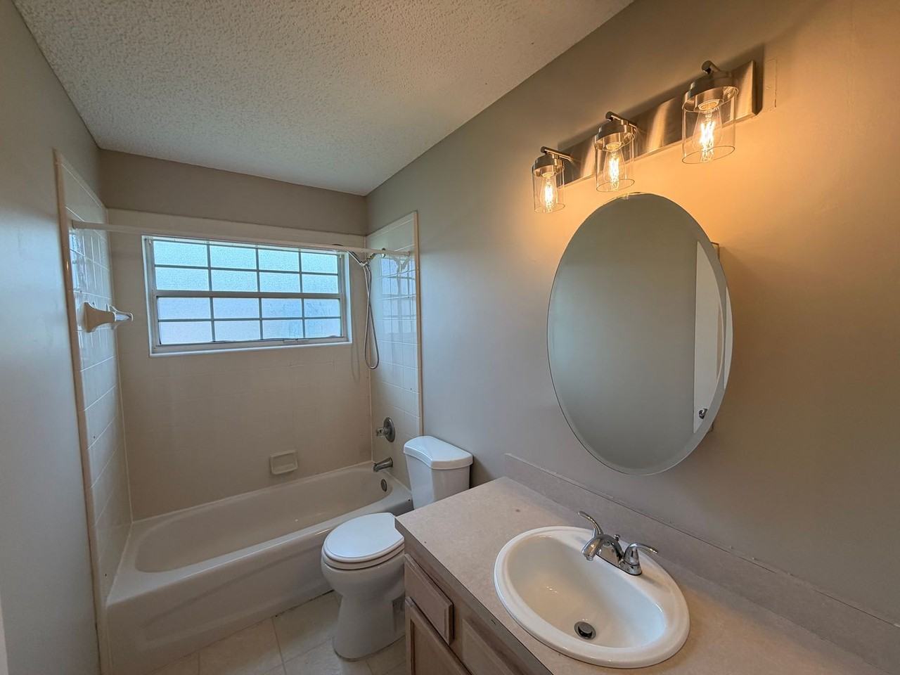 1231 American Eagle Ln - Photo 4 of 19