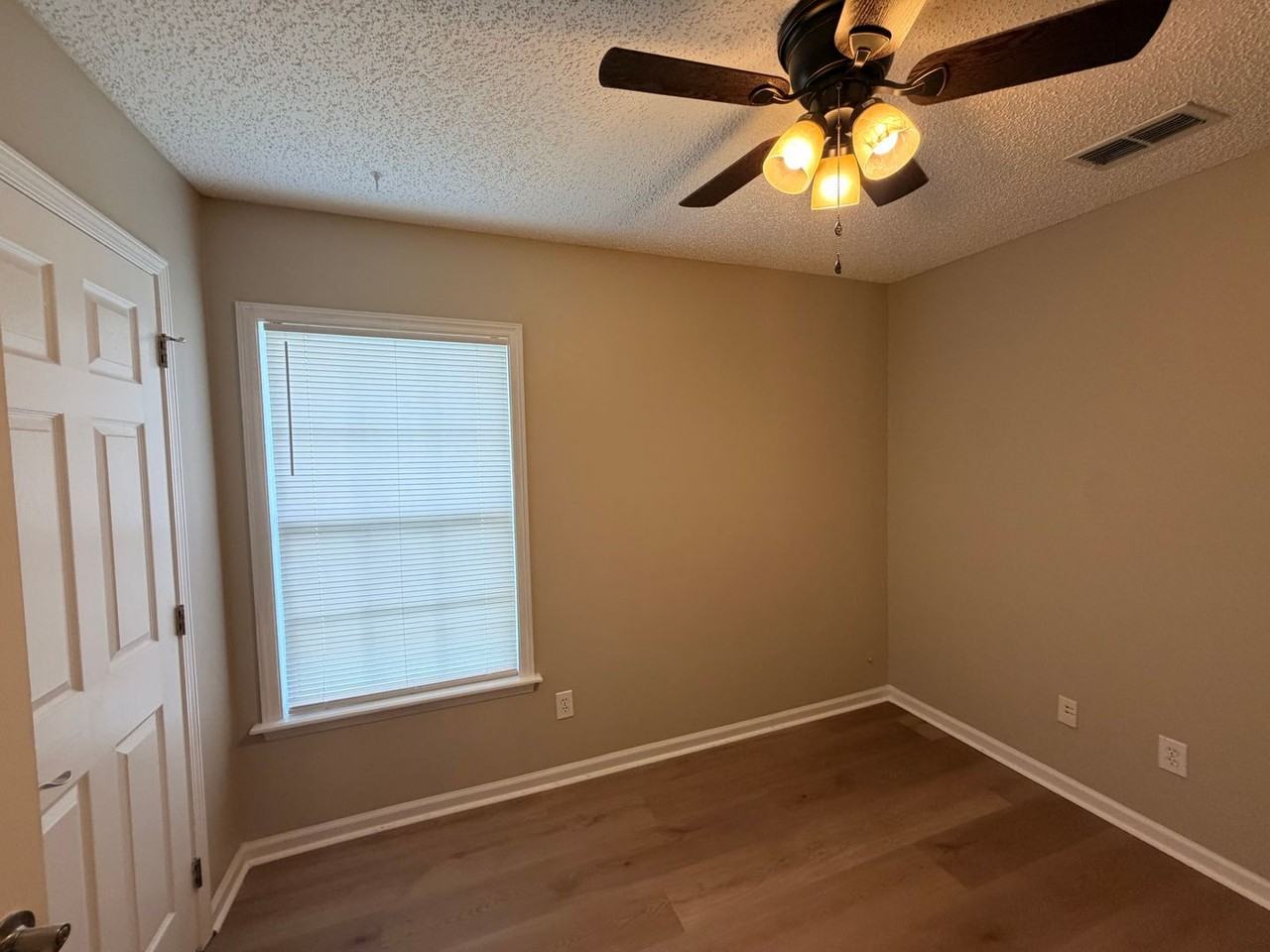 1231 American Eagle Ln - Photo 5 of 19