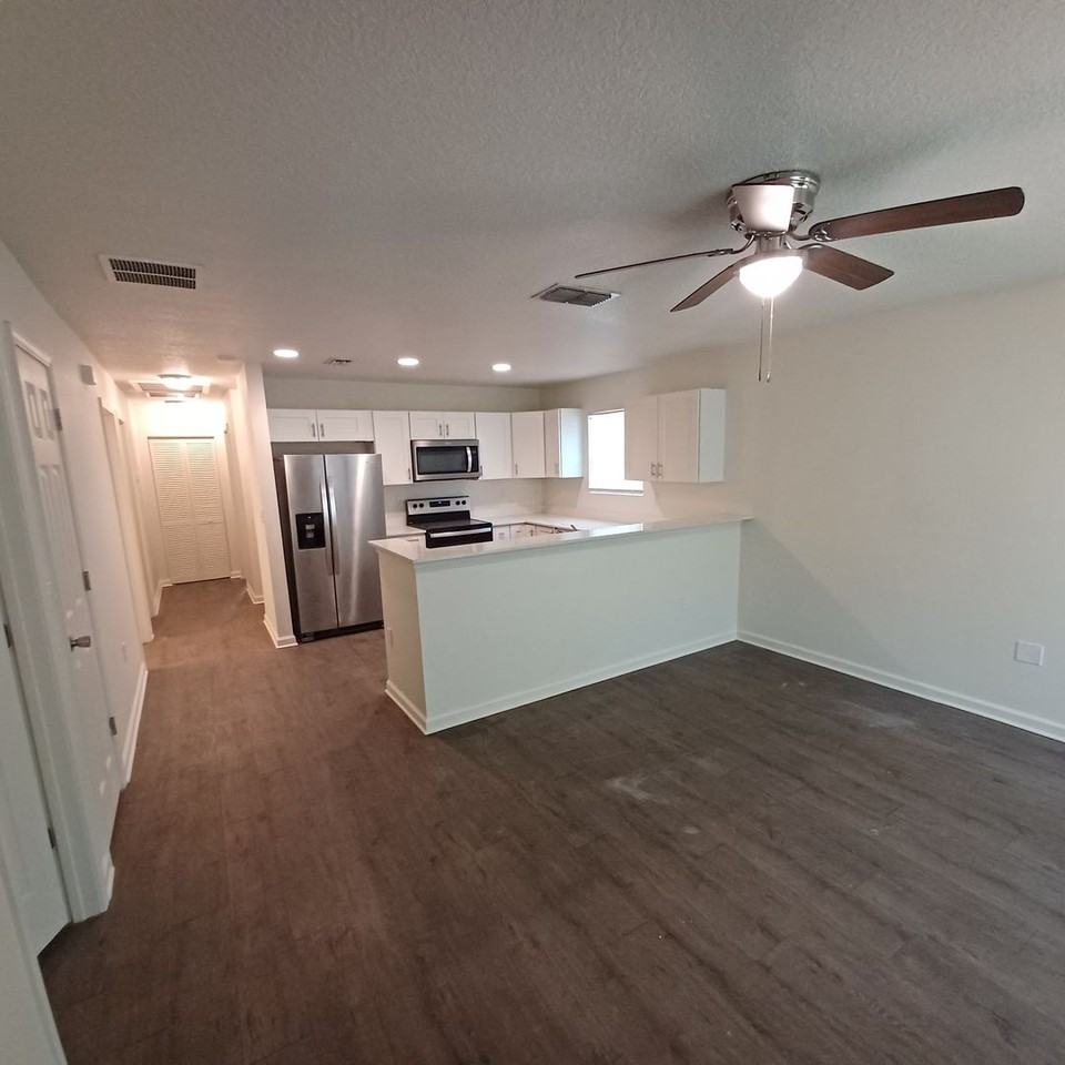 765 W 6th St - Photo 2 of 24