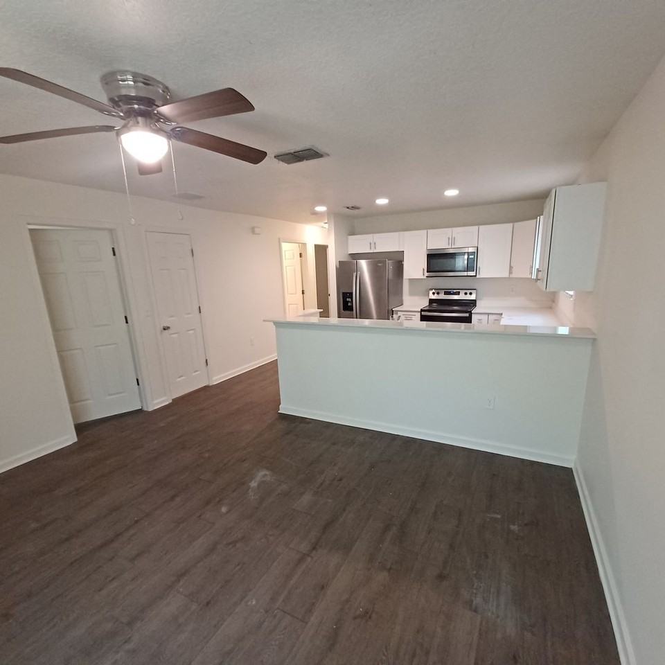 765 W 6th St - Photo 5 of 24