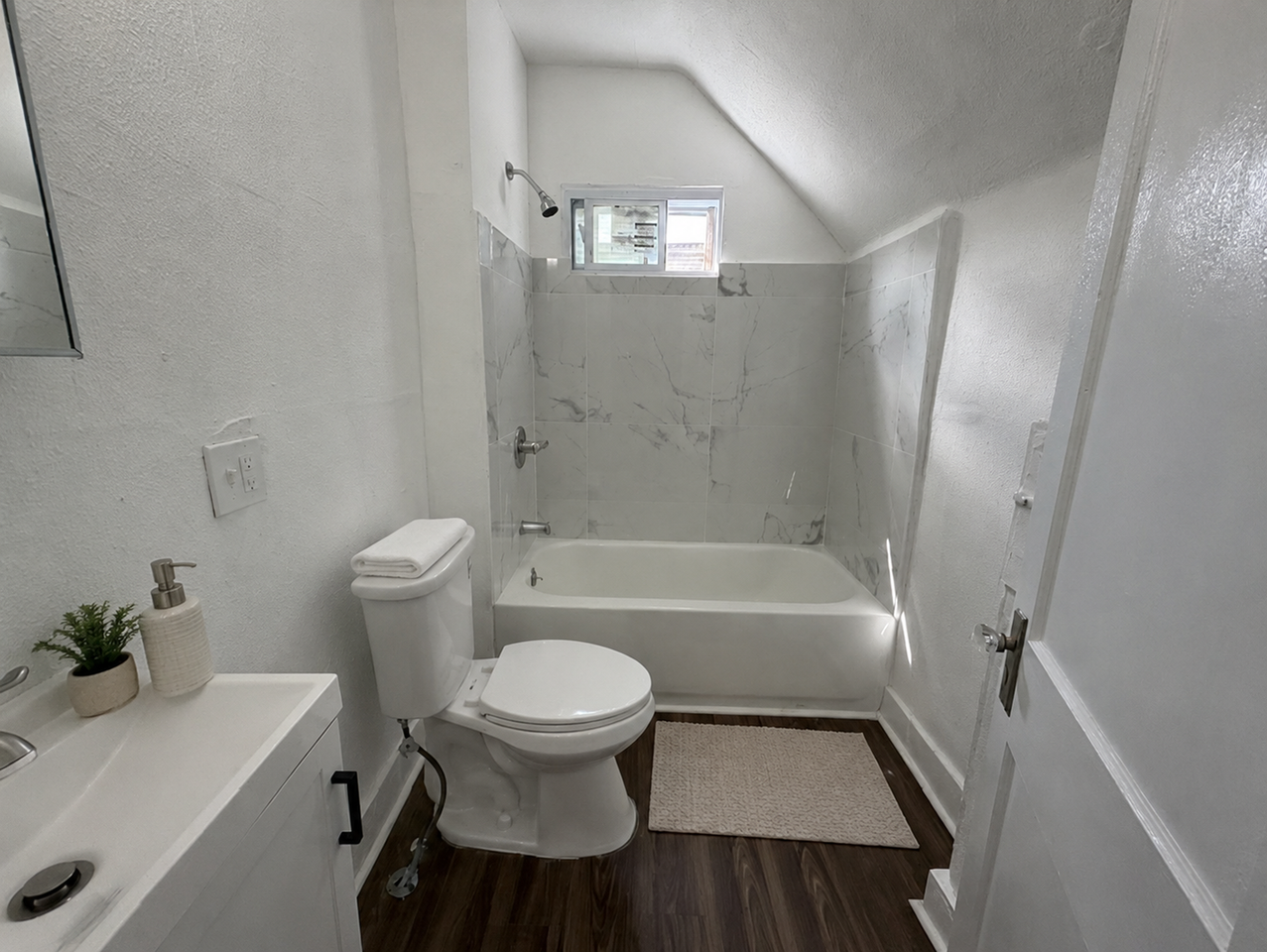 3025 E 128th St - Photo 7 of 15