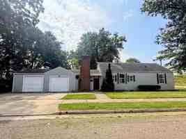 featured image of 638 Clifford Ave