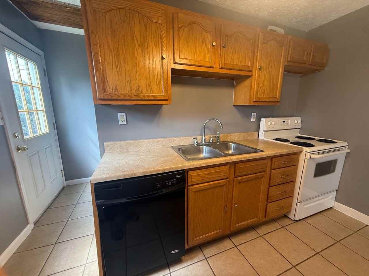 638 Clifford Ave - Photo 6 of 15