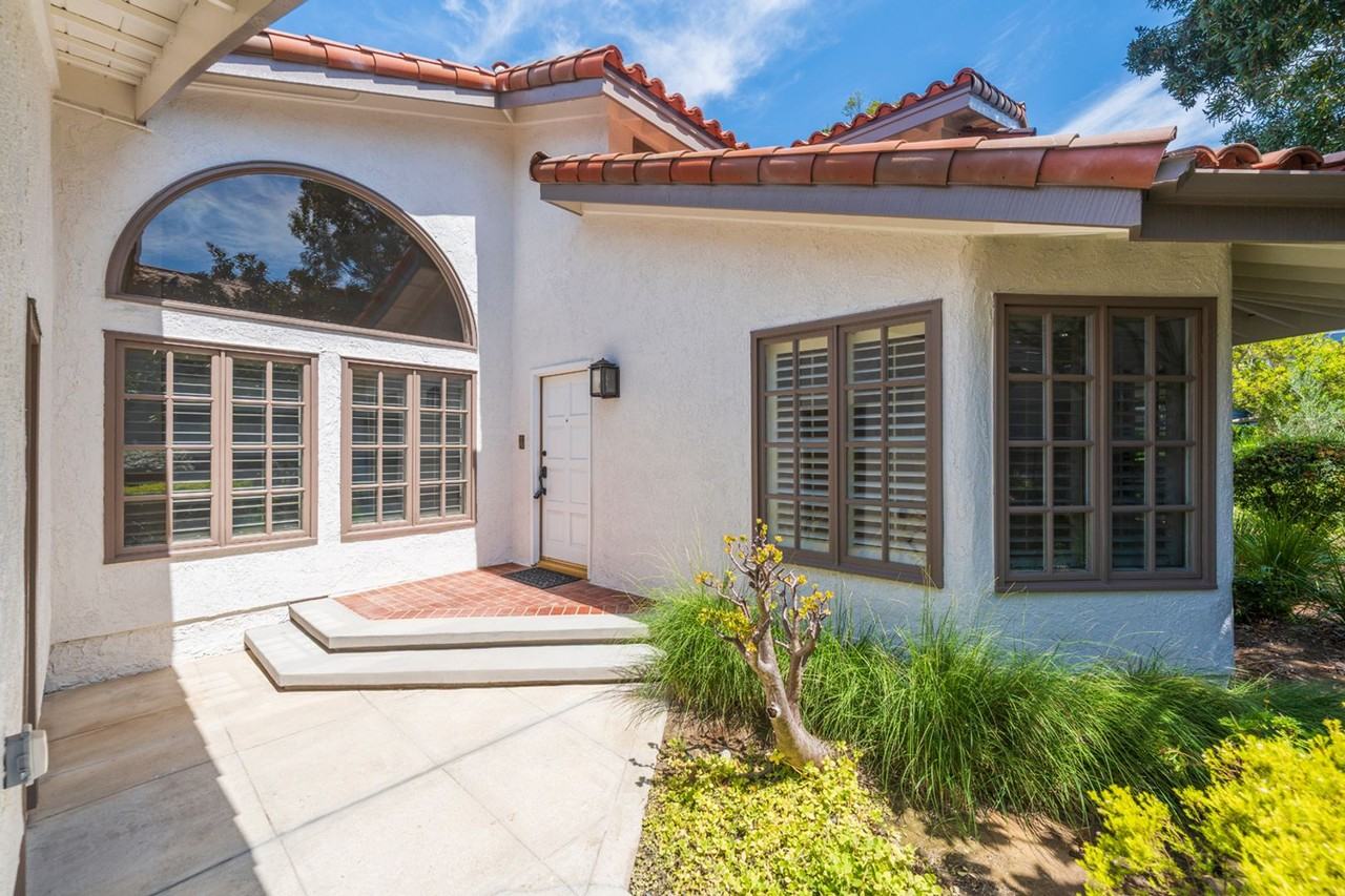16 Sausalito Cir W - Photo 3 of 41