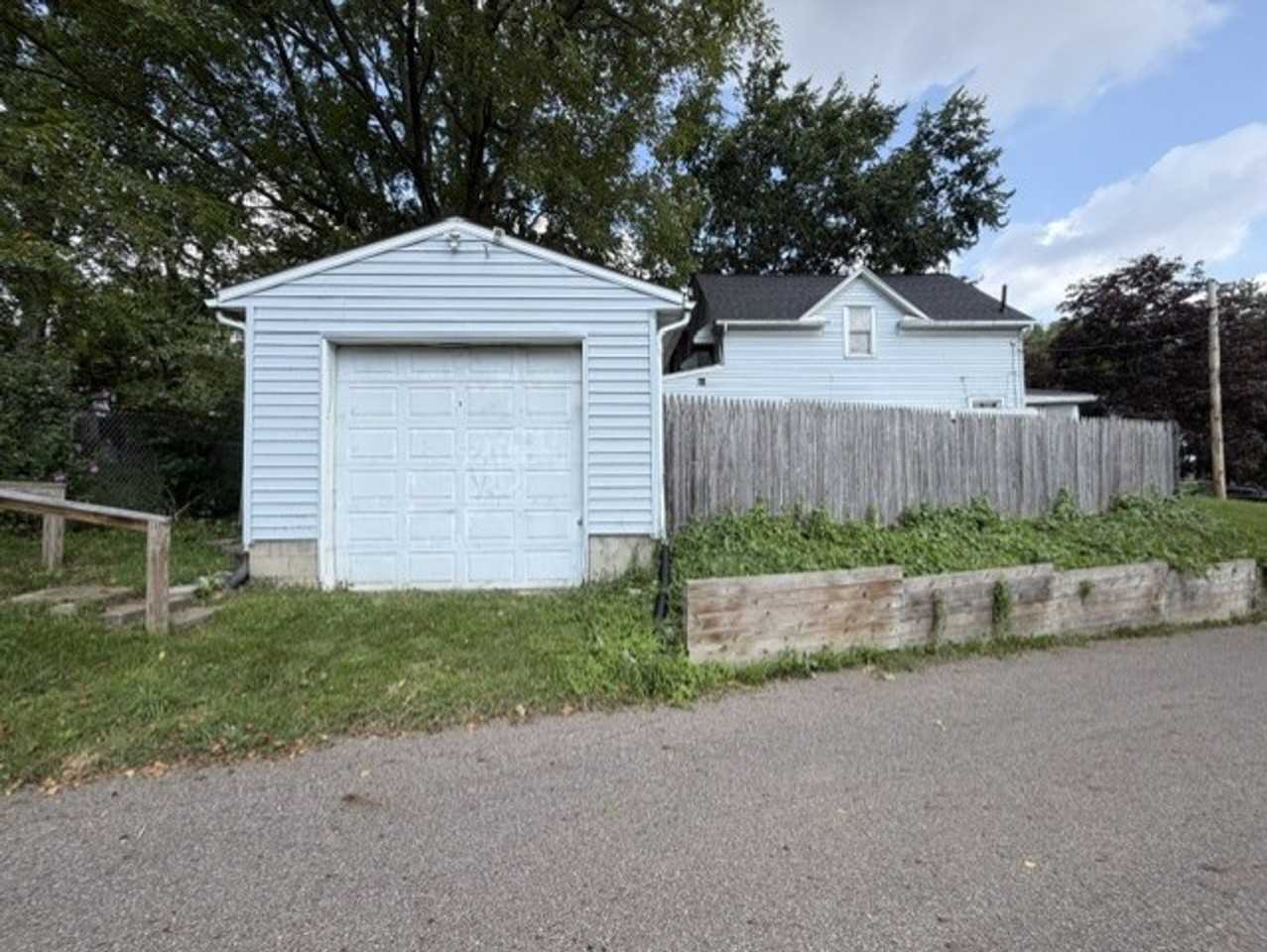 2162 8th St Sw - Photo 2 of 15