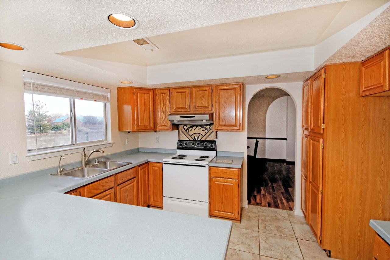 780 Nicklaus Dr Se - Photo 6 of 21