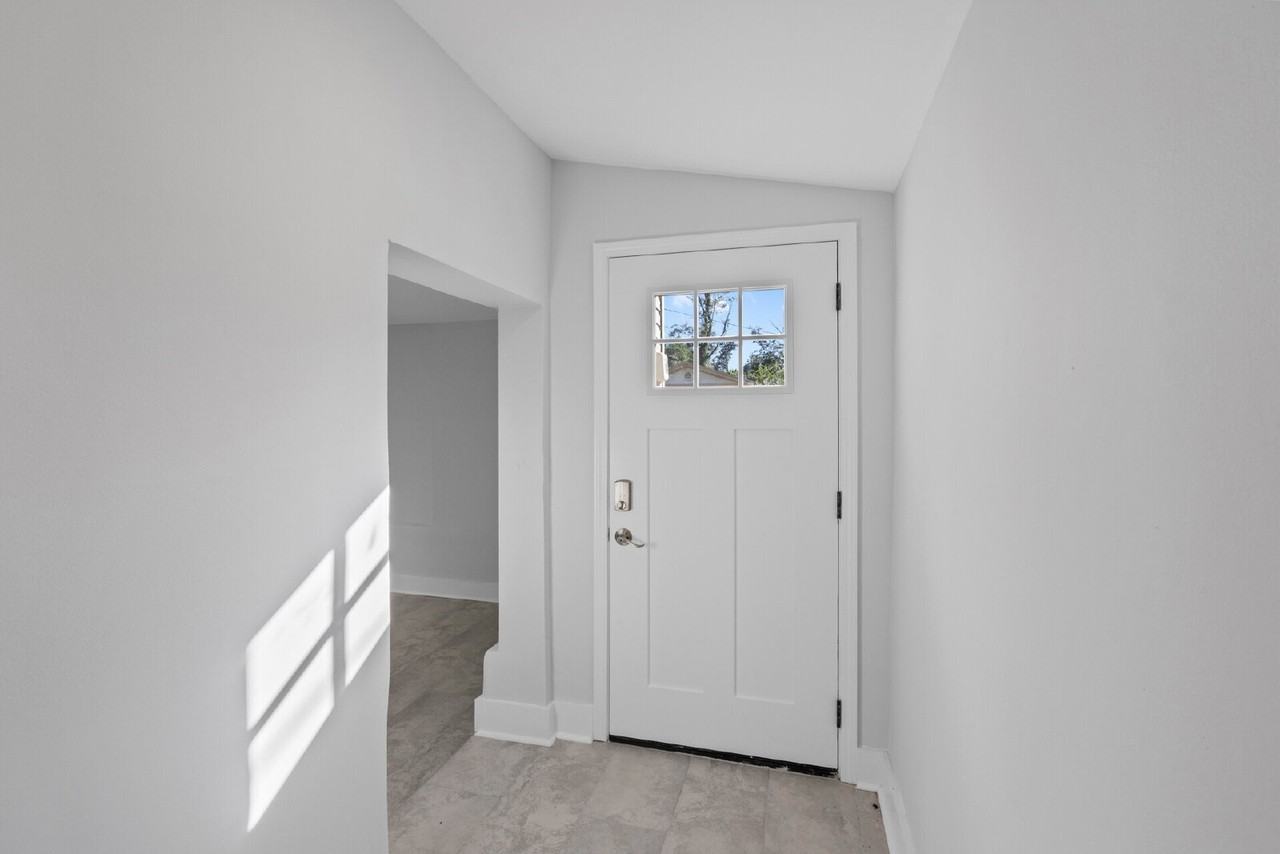 430 Lawton Ave #A - Photo 3 of 25
