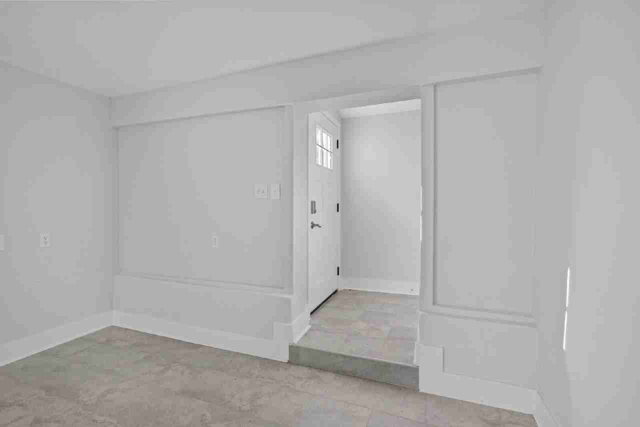 430 Lawton Ave #A - Photo 4 of 25