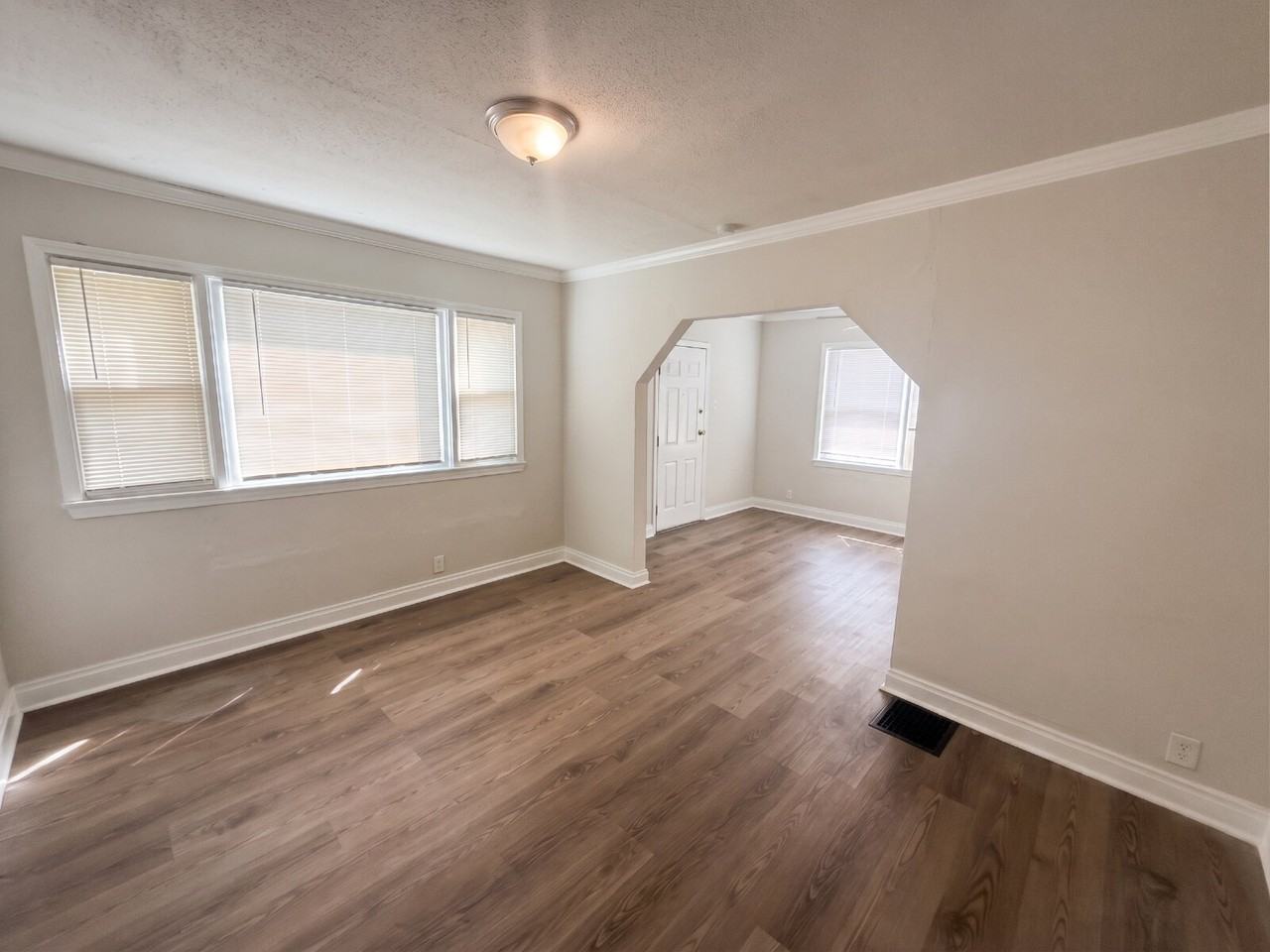 9423 Bristol Ave - Photo 3 of 13