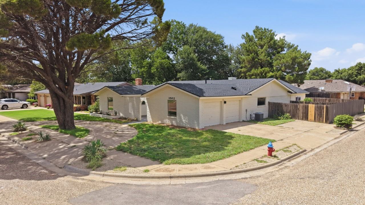 3502 77th Dr - Photo 2 of 30