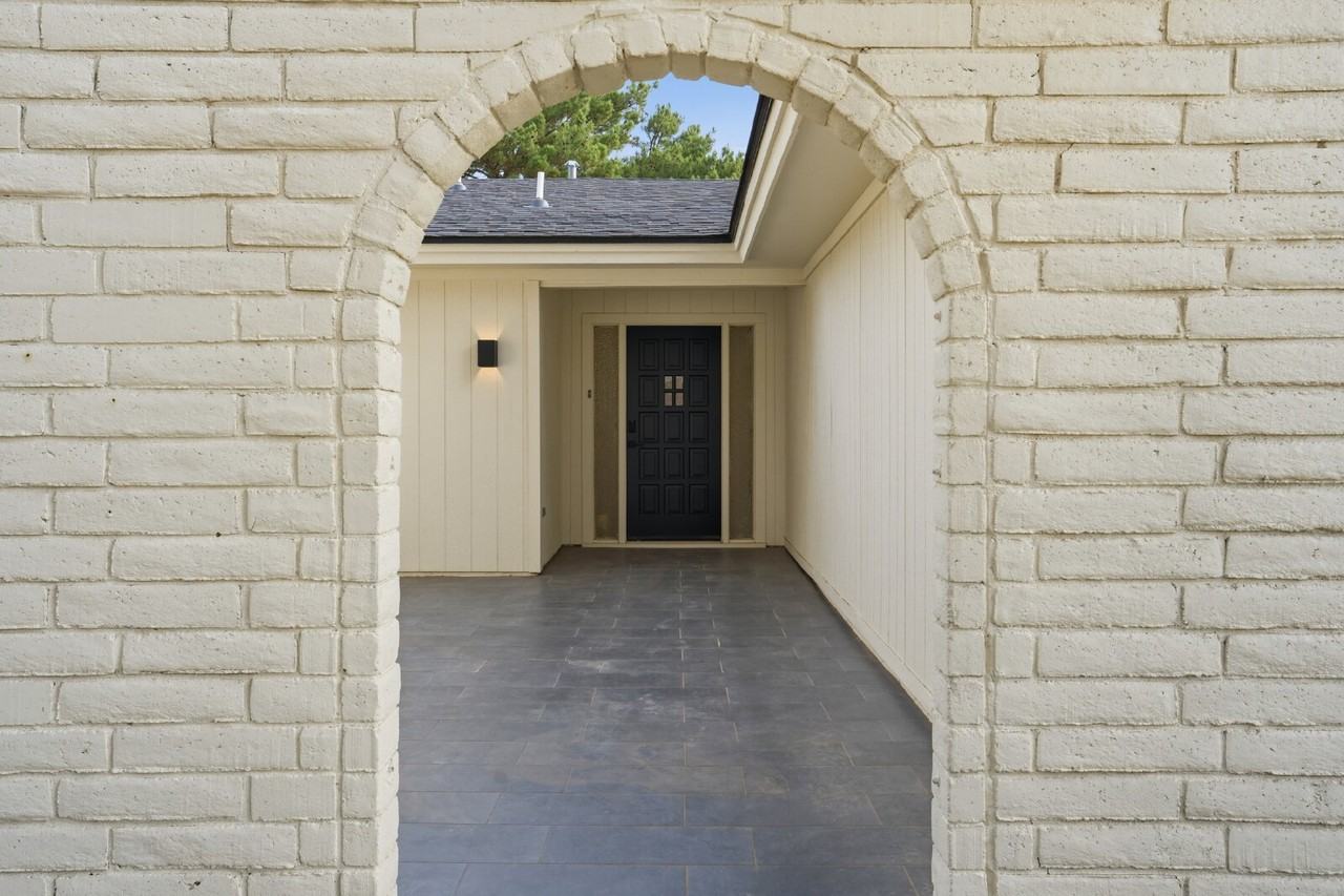 3502 77th Dr - Photo 3 of 30