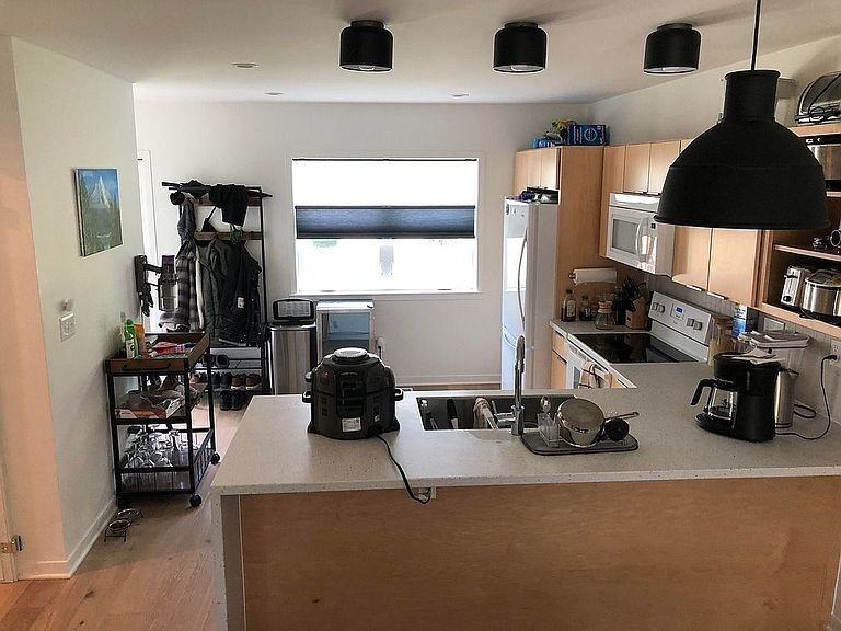 65 Mount Vernon St - Photo 2 of 23