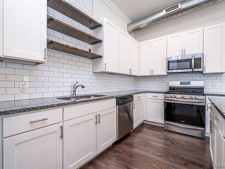 453 E Milwaukee St - Photo 6 of 23