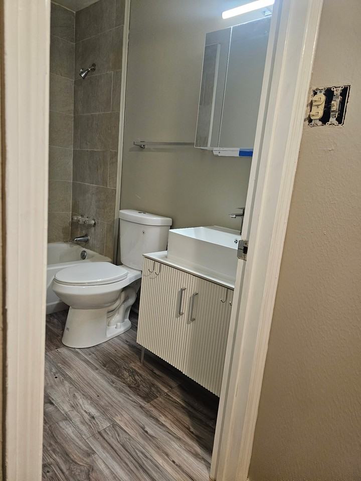 228 Manson Ave #D - Photo 2 of 8