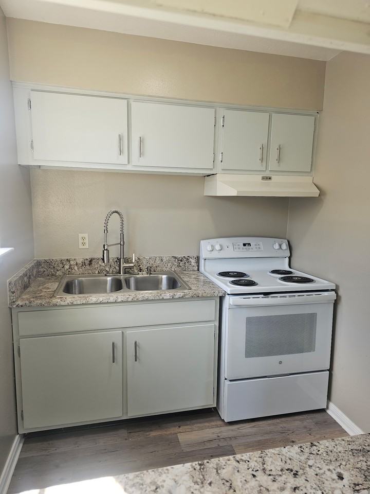 228 Manson Ave #D - Photo 3 of 8