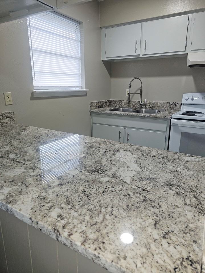 228 Manson Ave #D - Photo 6 of 8