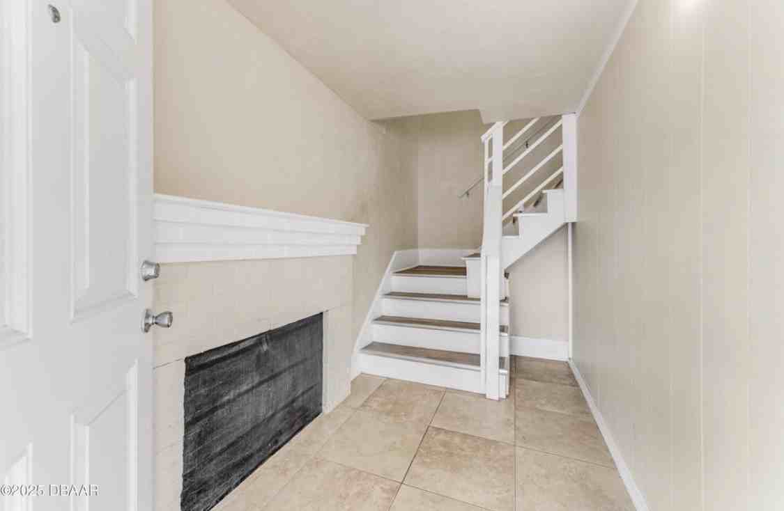 137 S Halifax Ave #2 - Photo 3 of 9