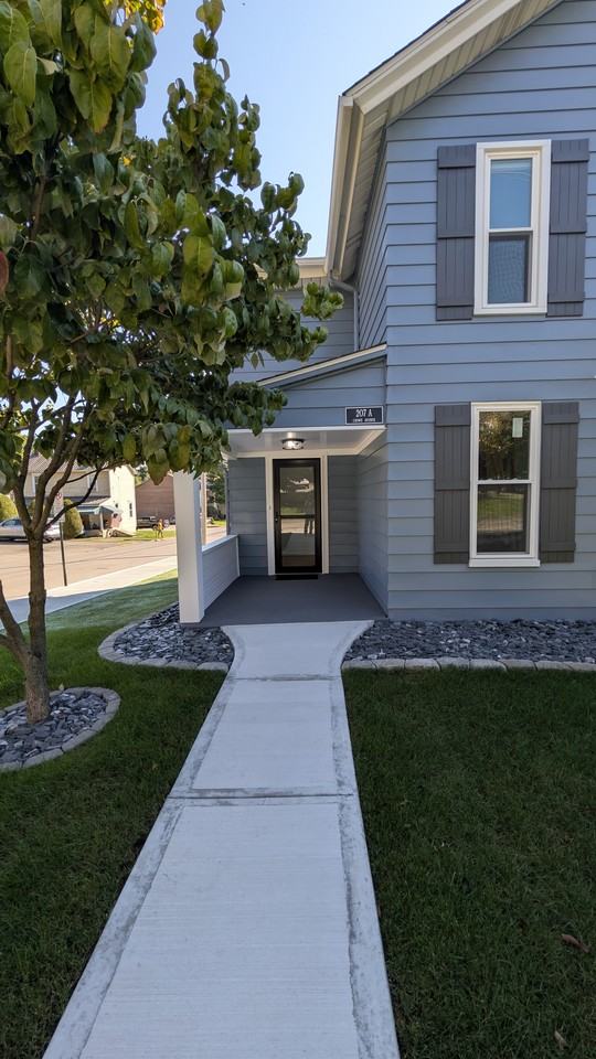 207 Crowe Ave #A - Photo 2 of 24