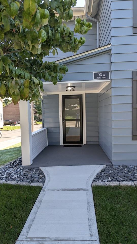 207 Crowe Ave #A - Photo 3 of 24