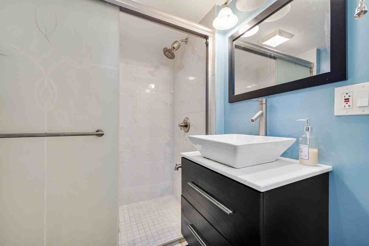 1715 W Thome Ave #NONE - Photo 2 of 16