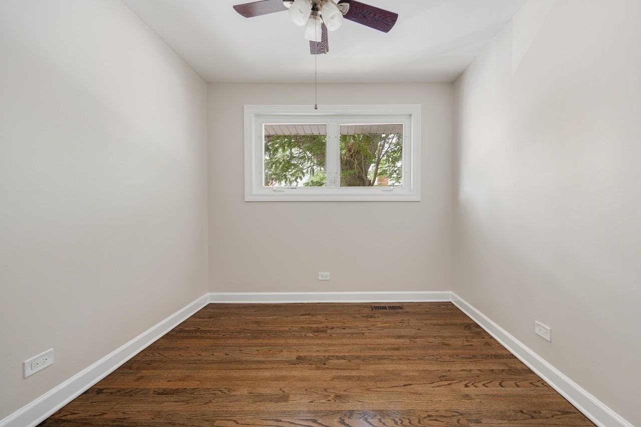 1715 W Thome Ave #NONE - Photo 3 of 16