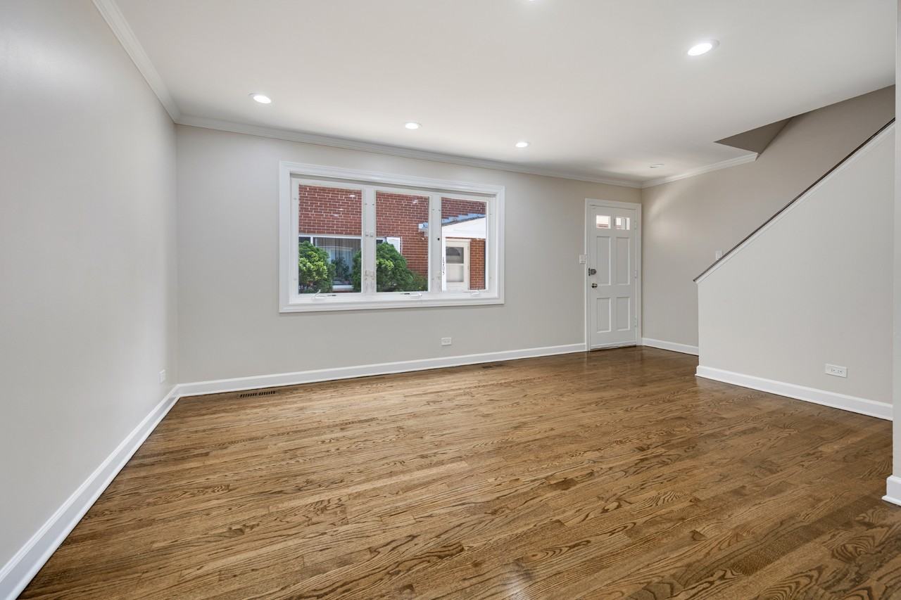1715 W Thome Ave #NONE - Photo 5 of 16
