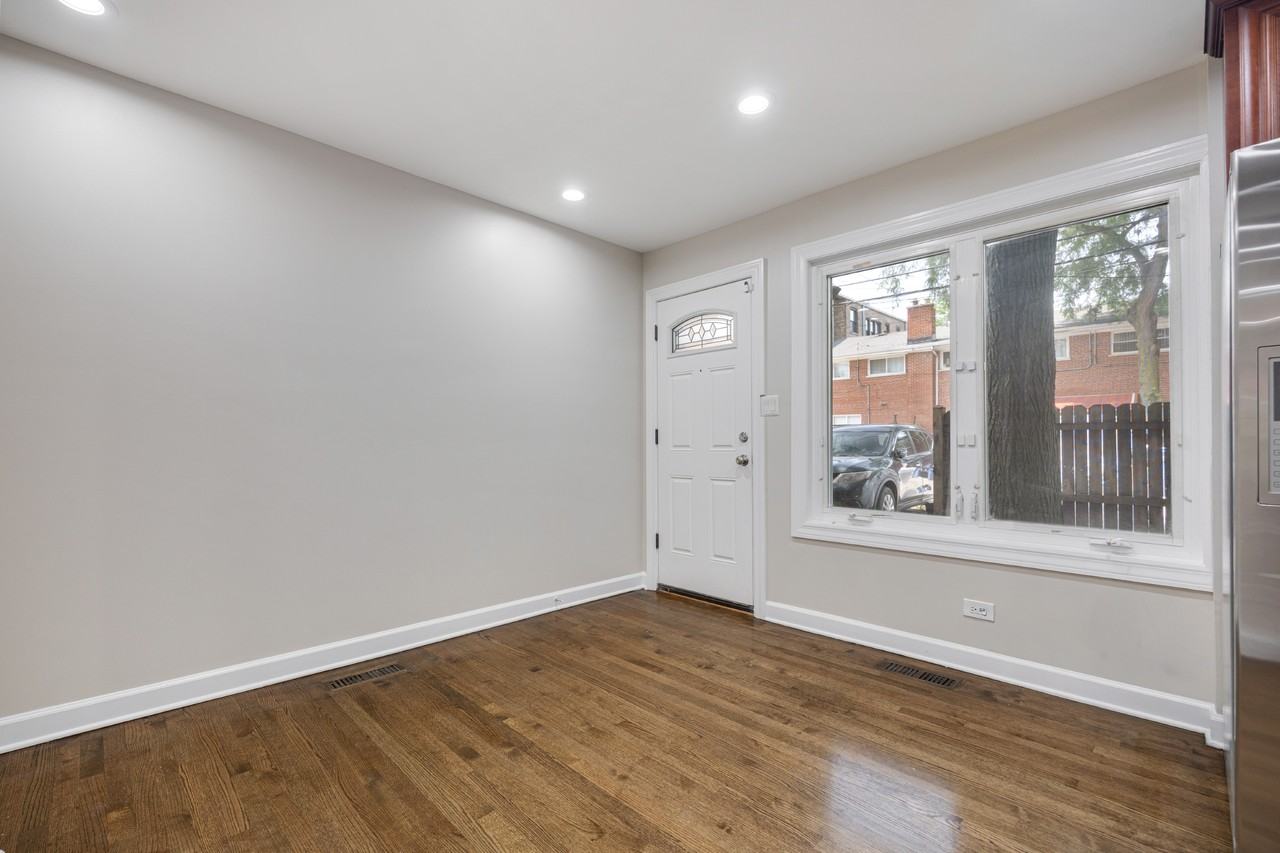 1715 W Thome Ave #NONE - Photo 6 of 16