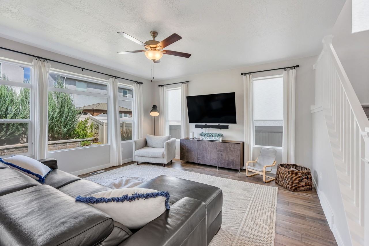 4201 E Tivon Ln #NA - Photo 7 of 32