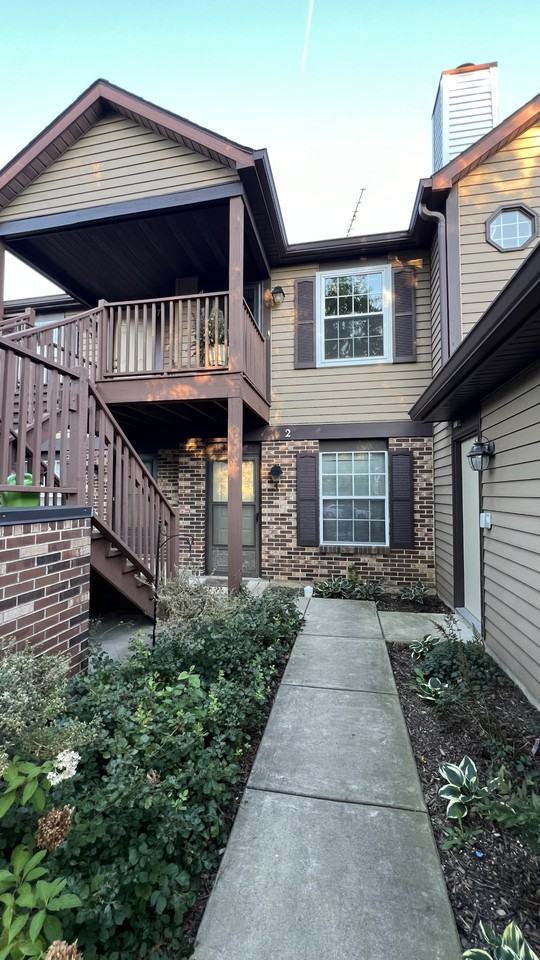 383 Sandhurst Cir #2 - Photo 2 of 14