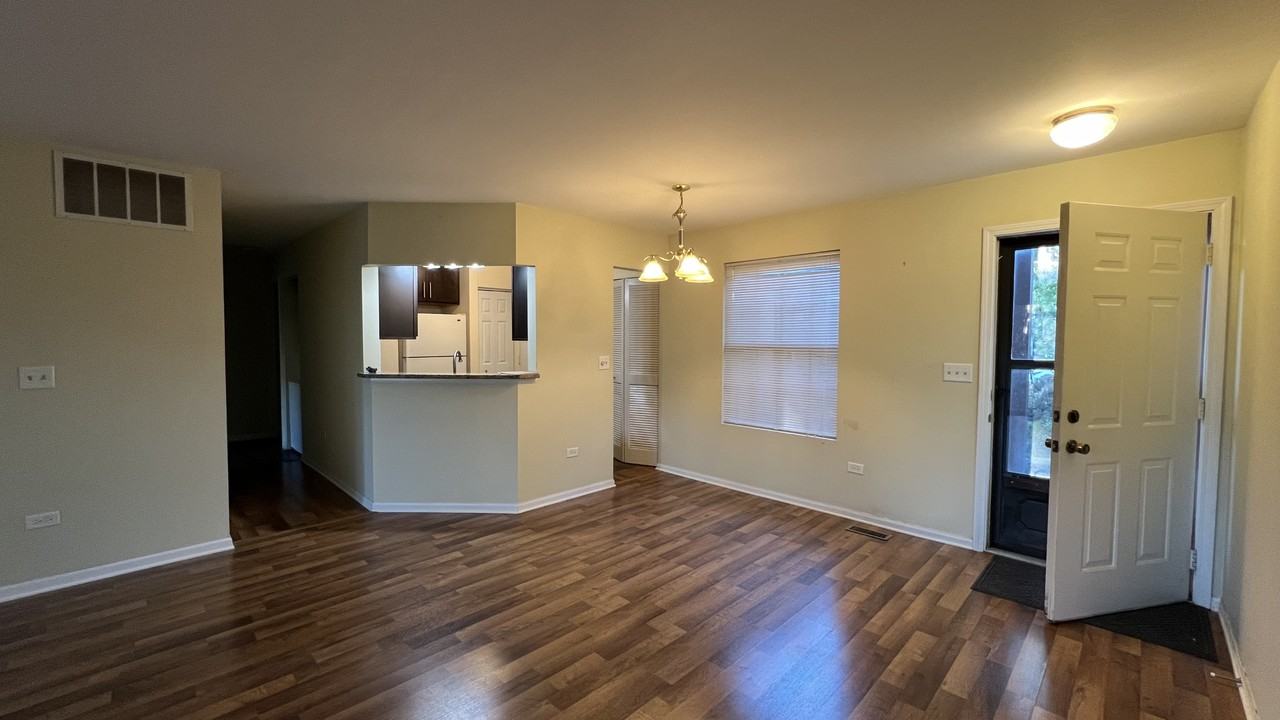 383 Sandhurst Cir #2 - Photo 4 of 14