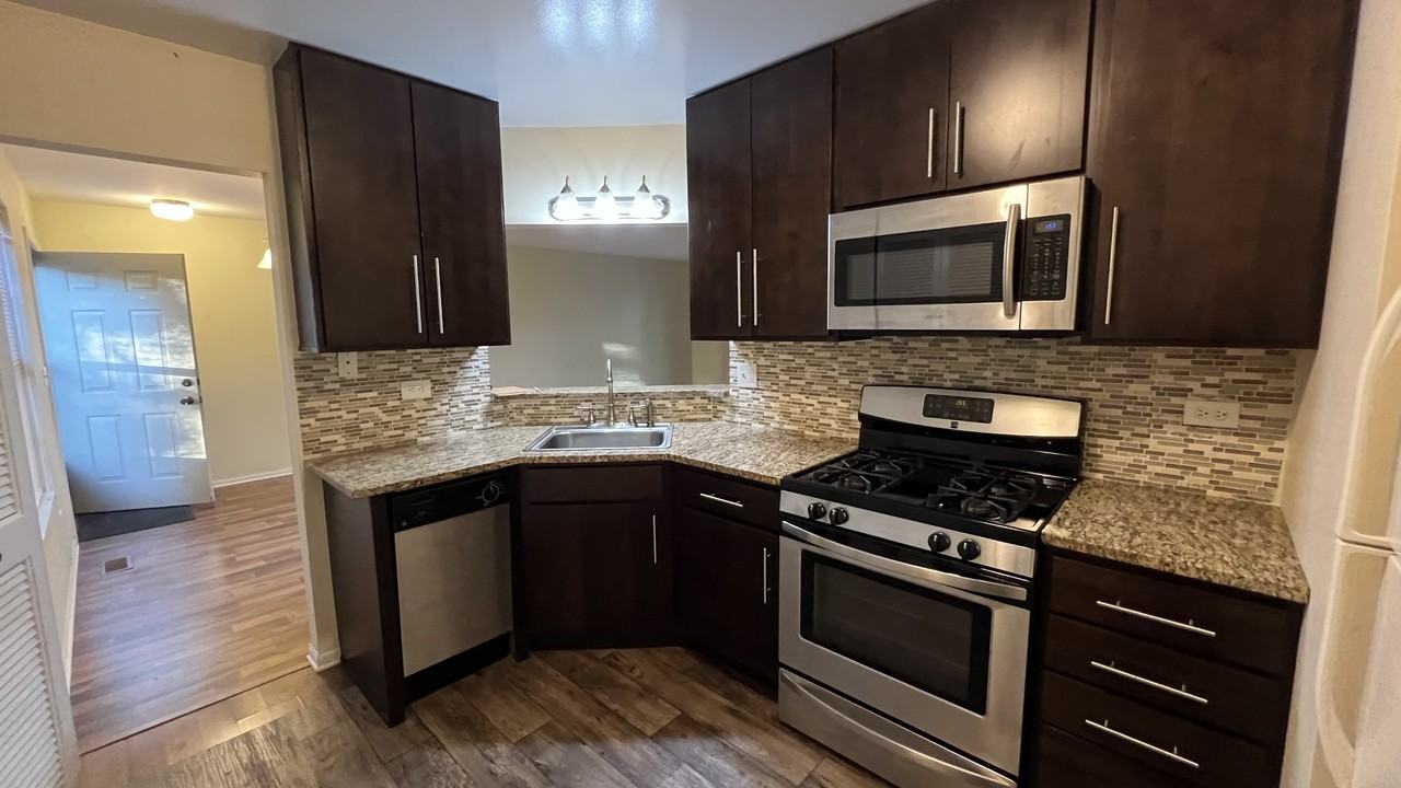 383 Sandhurst Cir #2 - Photo 6 of 14