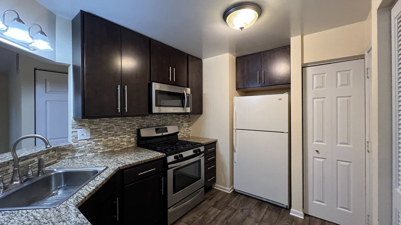 383 Sandhurst Cir #2 - Photo 7 of 14