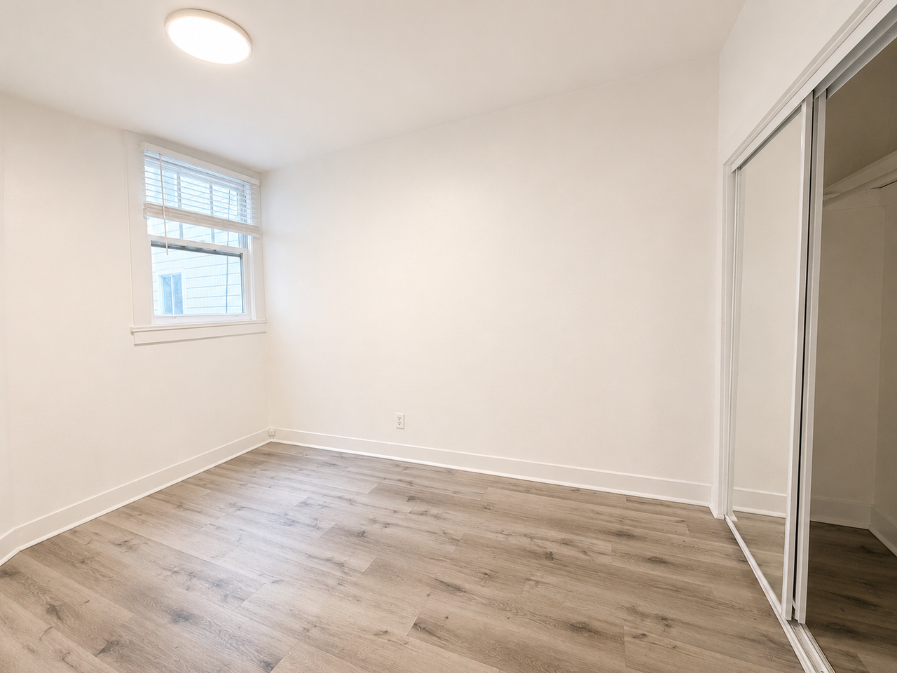2835 Van Ness Ave #5 - Photo 6 of 8