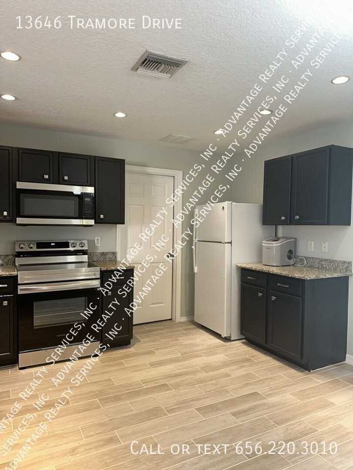 13646 Tramore Dr - Photo 4 of 19