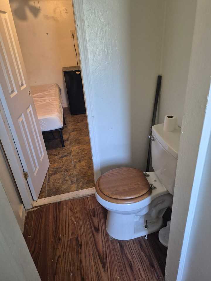 11804 Tipton Ave - Photo 2 of 7
