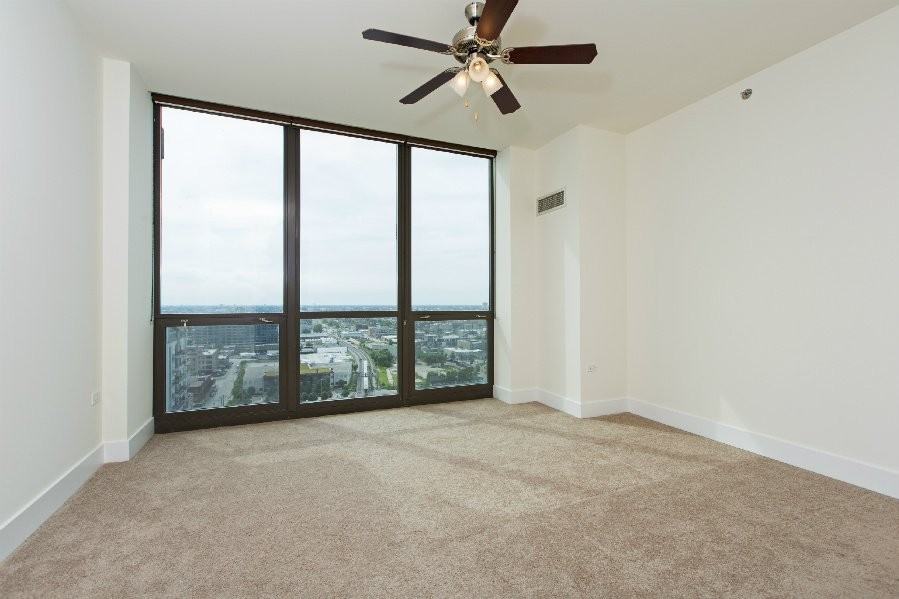 697 W Wayman St - Photo 3 of 8