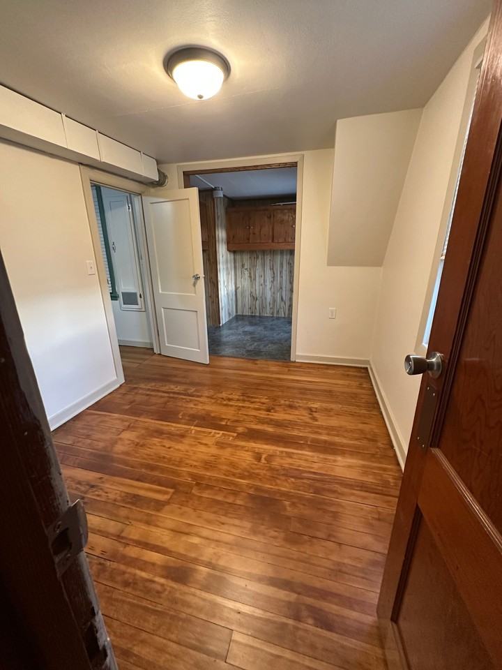 511 Main St #4 - Photo 4 of 17