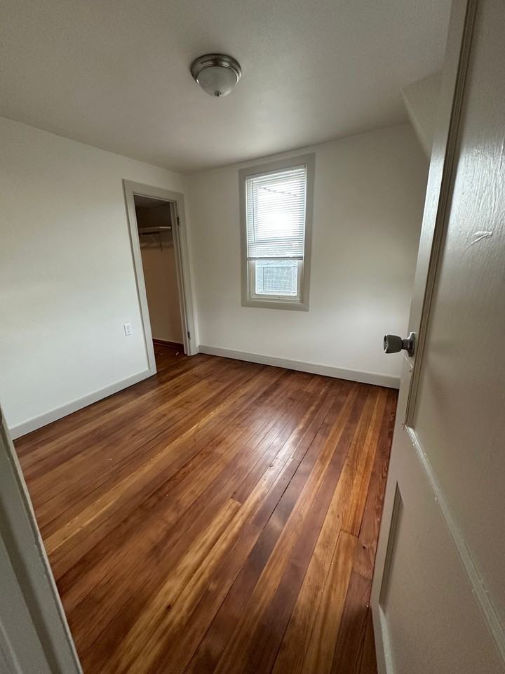 511 Main St #4 - Photo 6 of 17