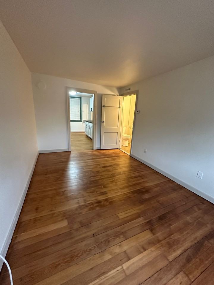 511 Main St #4 - Photo 7 of 17