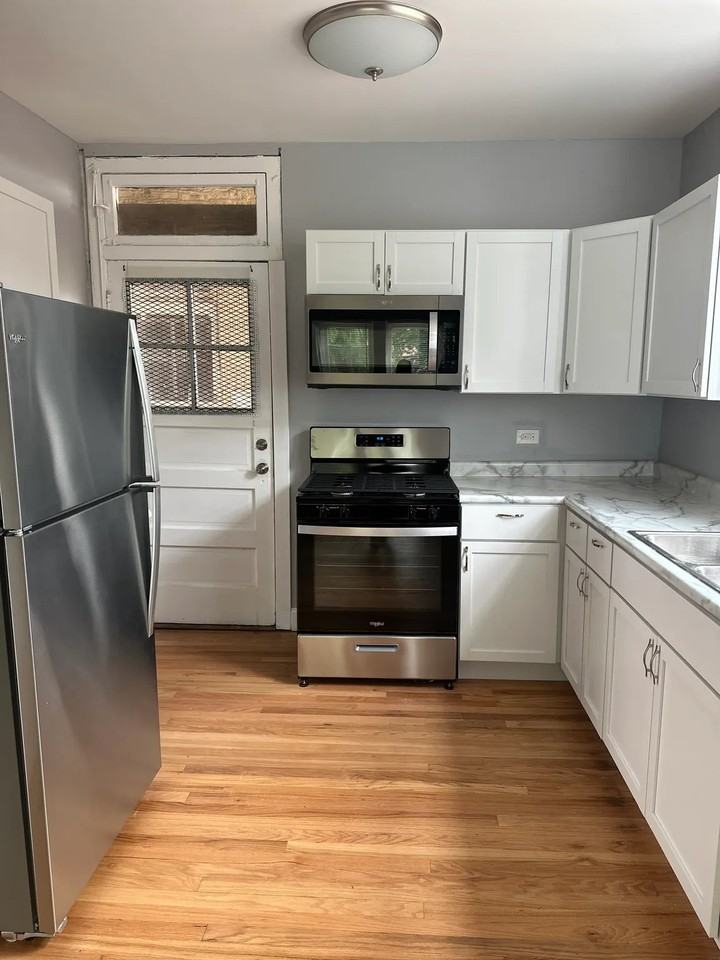 2416 N Kilbourn Ave #2422-2 - Photo 2 of 10