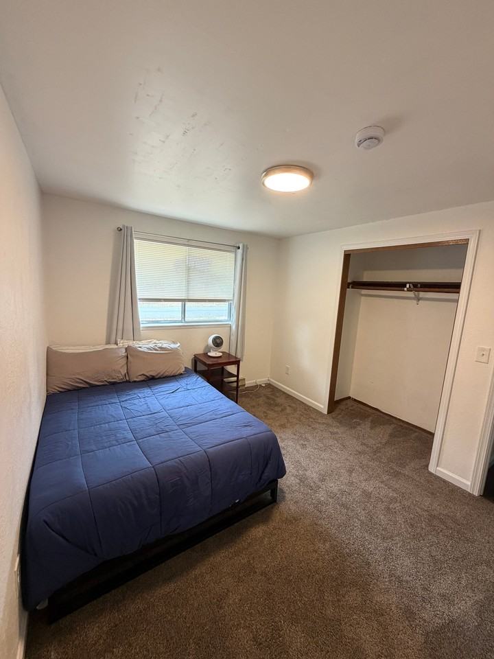 12507 42nd Ave Ne - Photo 5 of 5