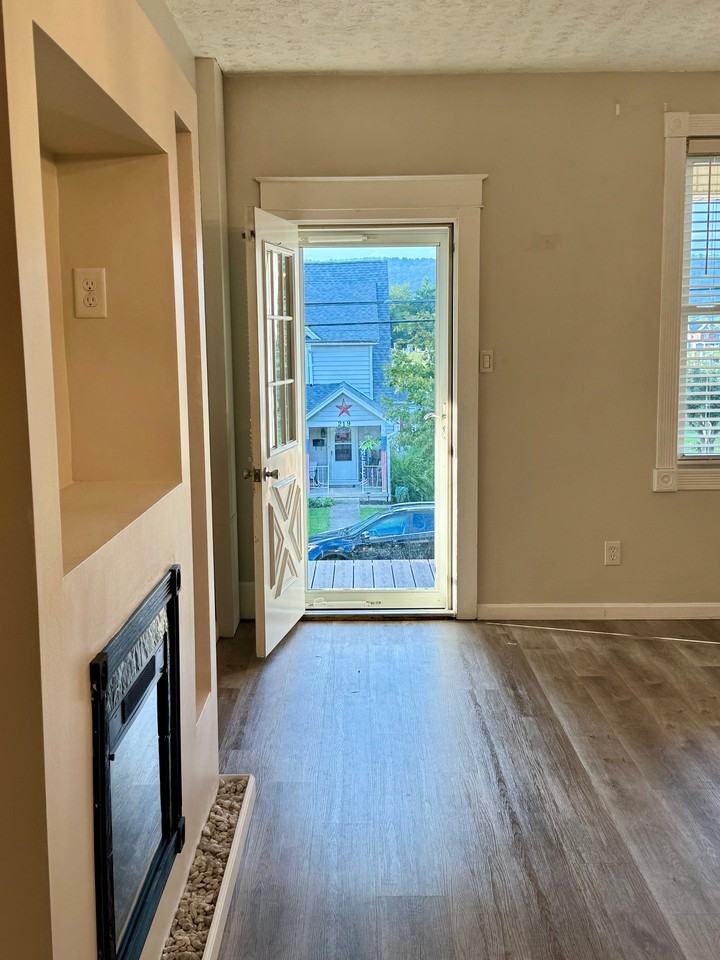216 W Dauphin St - Photo 5 of 20