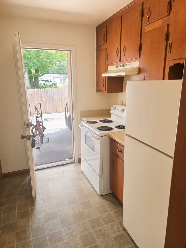 2400 Beverly Hills Dr #3 - Photo 5 of 7