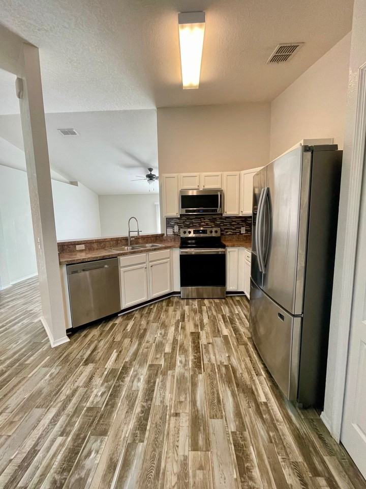 4651 Magnolia Dr - Photo 4 of 17