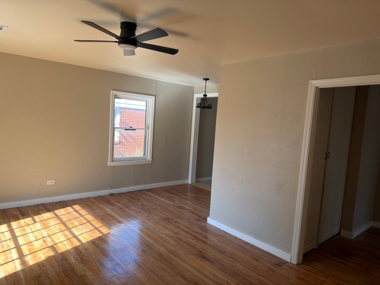 3623 S Ong St - Photo 2 of 9