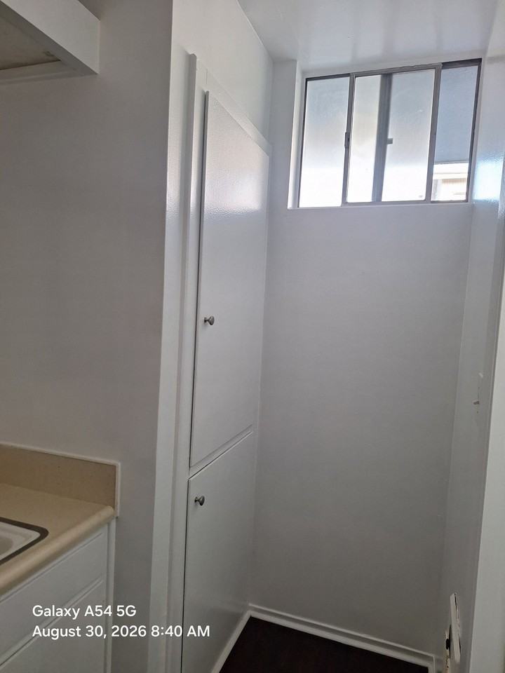 609 De La Vina St #8 - Photo 6 of 13