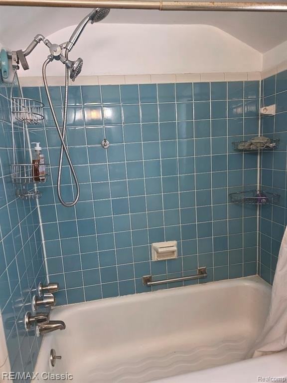 3366 Ellwood Ave - Photo 6 of 13